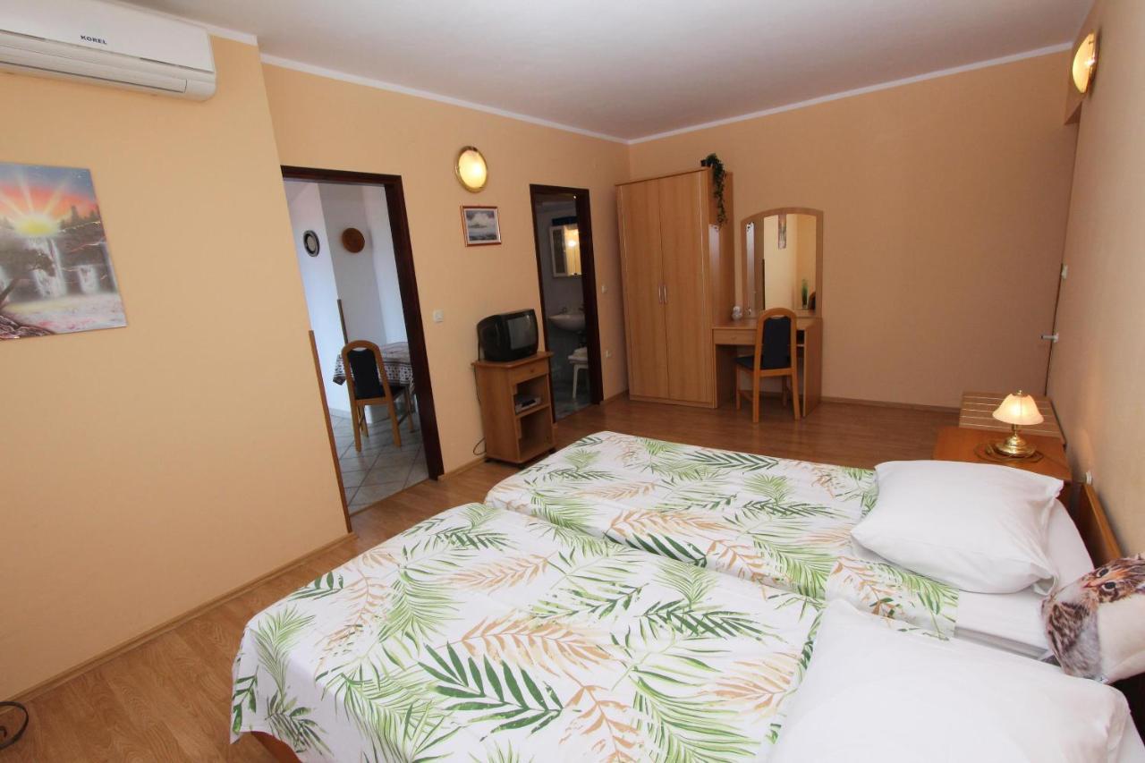 Rooms And Apartments Dino 罗维尼 外观 照片
