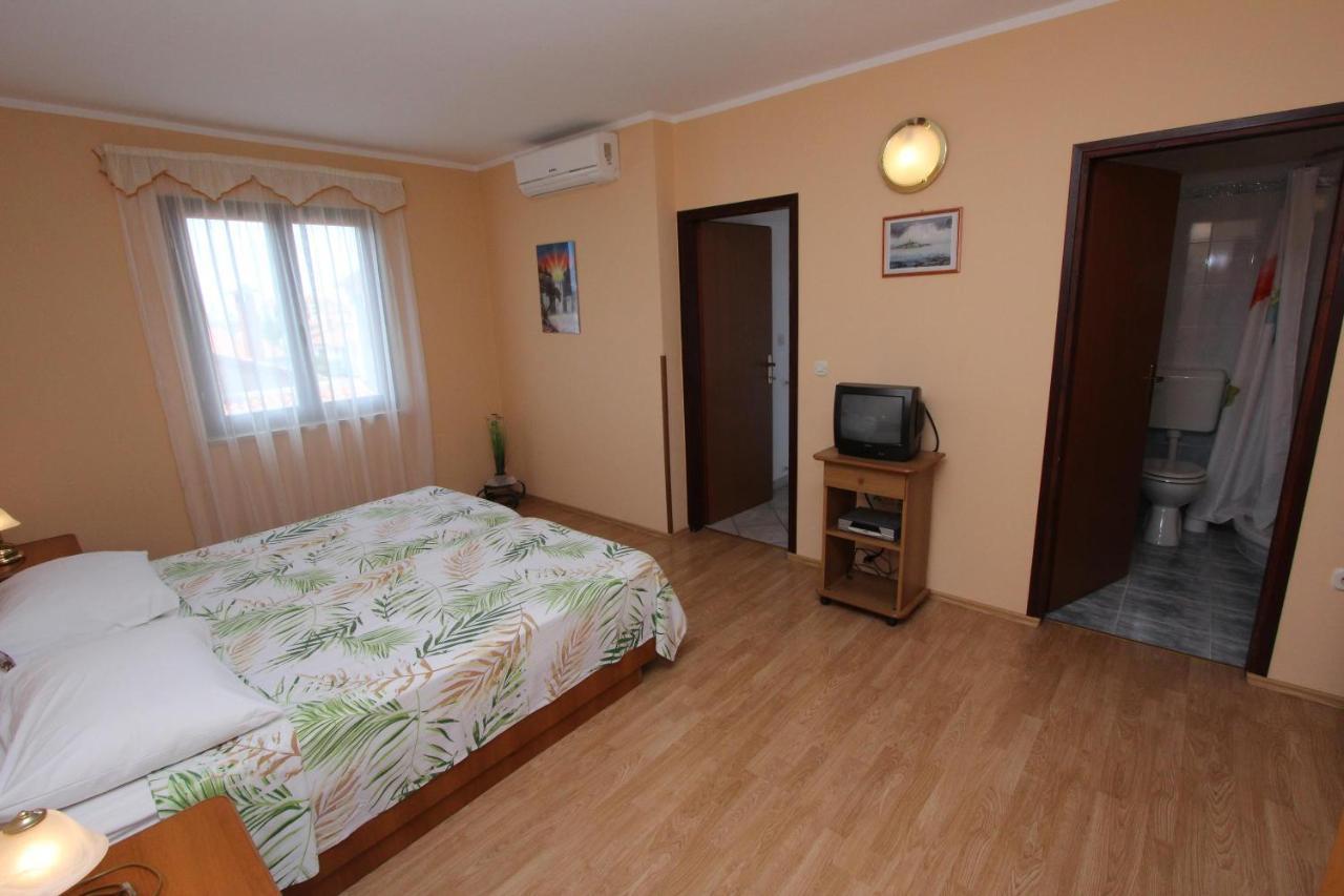 Rooms And Apartments Dino 罗维尼 外观 照片